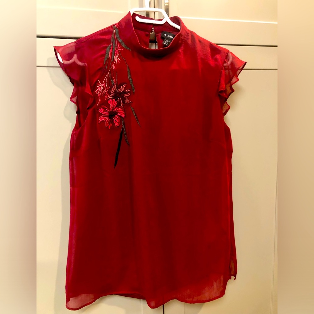 Ladies Medium Embroidered Top: Le château